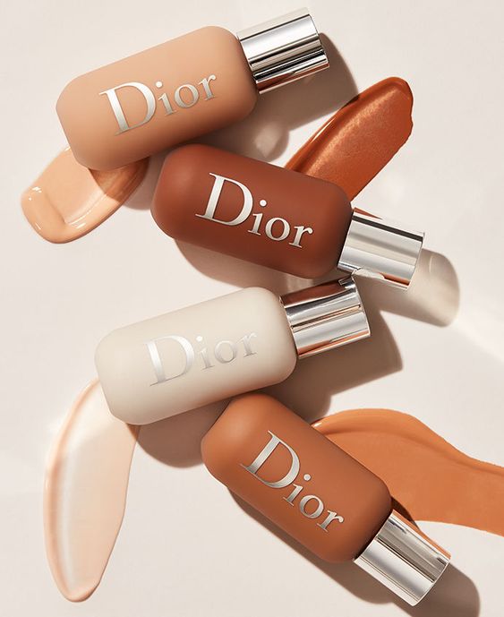 DIOR BACKSTAGE - FACE & BODY GLOW Universal multi-use highlighter - natural glow - waterproof & sweat-resistant